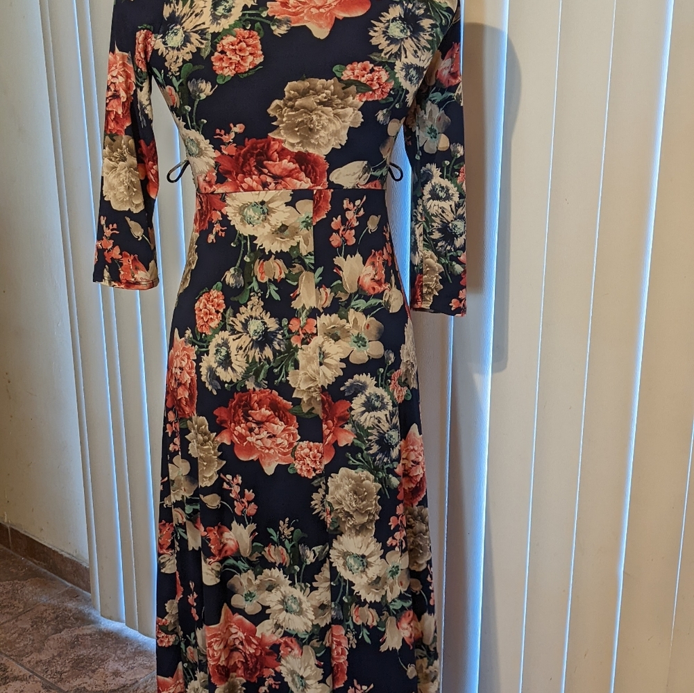 Dress - Picture 5 of 6